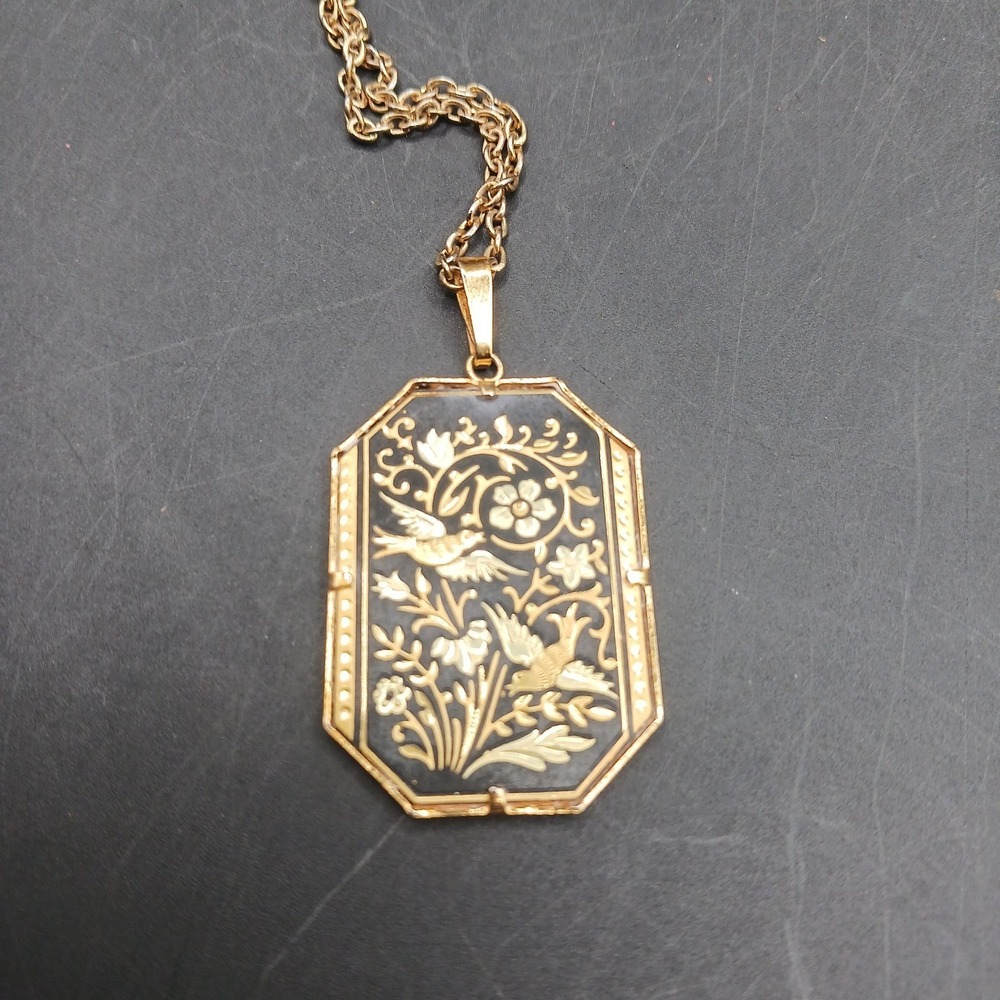 VTG BIRD & FLOWERS 8 SIDED DAMASCENE PENDANT w ORIGINAL gold tone CHAIN necklace